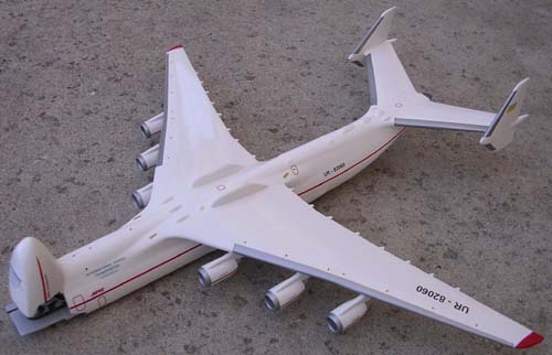  # antp092            An-225 1/200 with T-80 tanks aboard 1