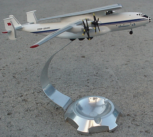  # antp130            An-22 carrier of An-124 wing 5