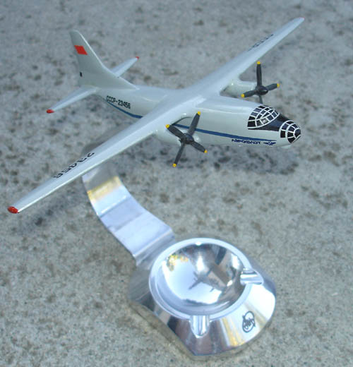  # zhopa050            An-8 transport 1