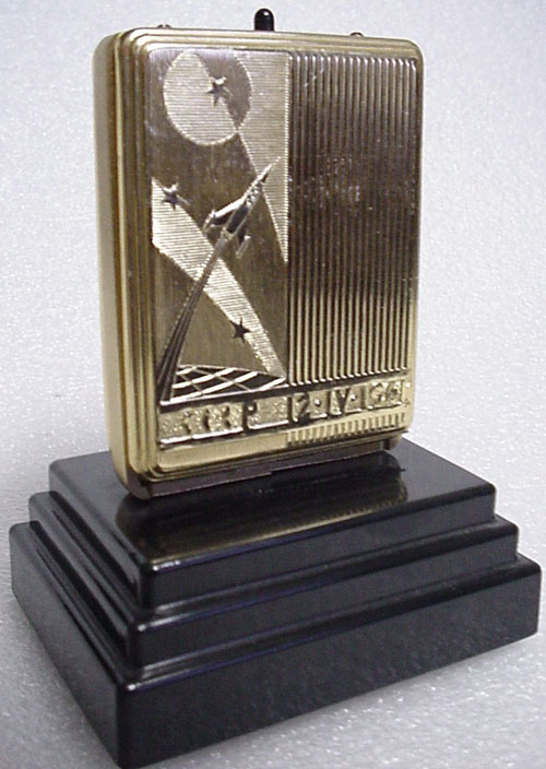  # un260            Vostok cigarette holder-desk music box 1