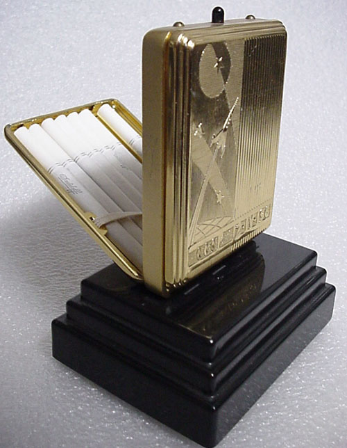  # un260            Vostok cigarette holder-desk music box 2