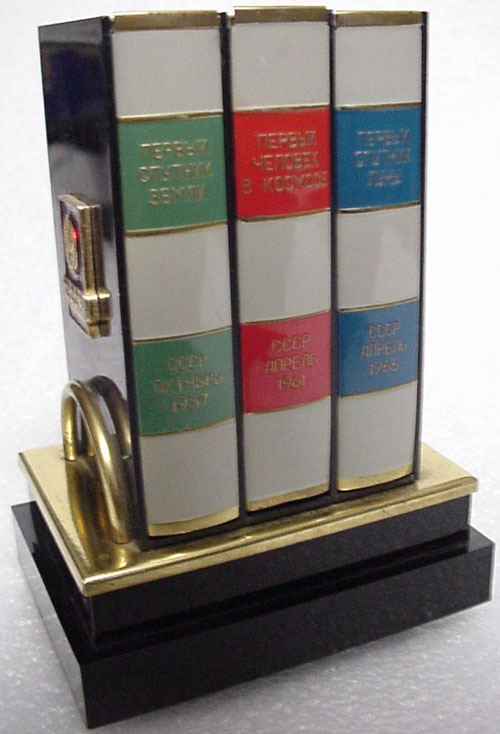  # un261            Music box-books shaped cigarette holder 2