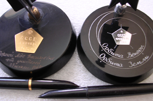  # un130            Luna-2 and Venera-1 old desk pens. 2