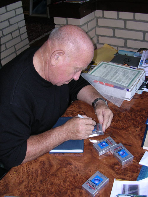  # un201            Soyuz-Apollo cigarettes packs signed by Leonov 2