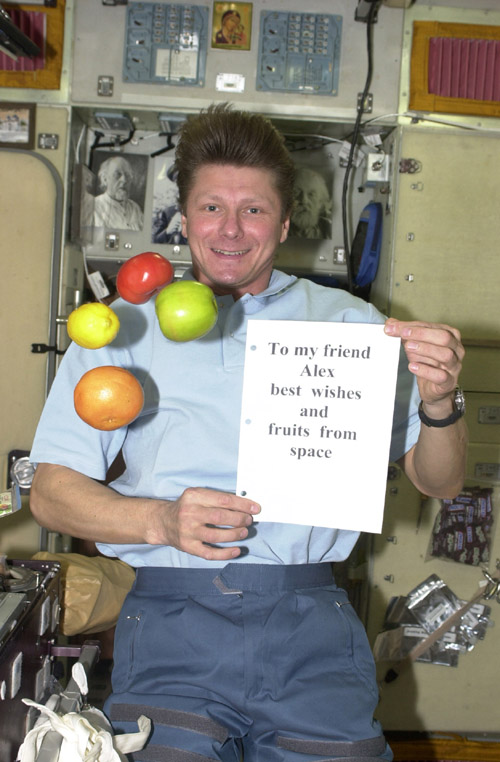  # ci291           Greeting and Fruits from board of ISS 1