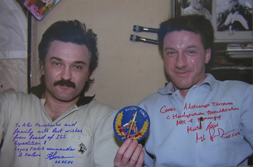  # kf100            ISS-8 crew Foale and Kaleri 1