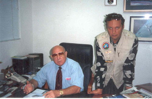  # ic140 Photos with a friend-cosmonaut Alexei Leonov in his Alfa-bank office in Moscow.September 1991 1