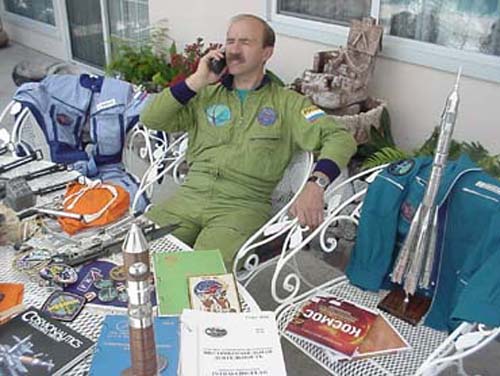  # ic780            Soyuz TM-16/MIR engineer A.Poleshuk in my home 2