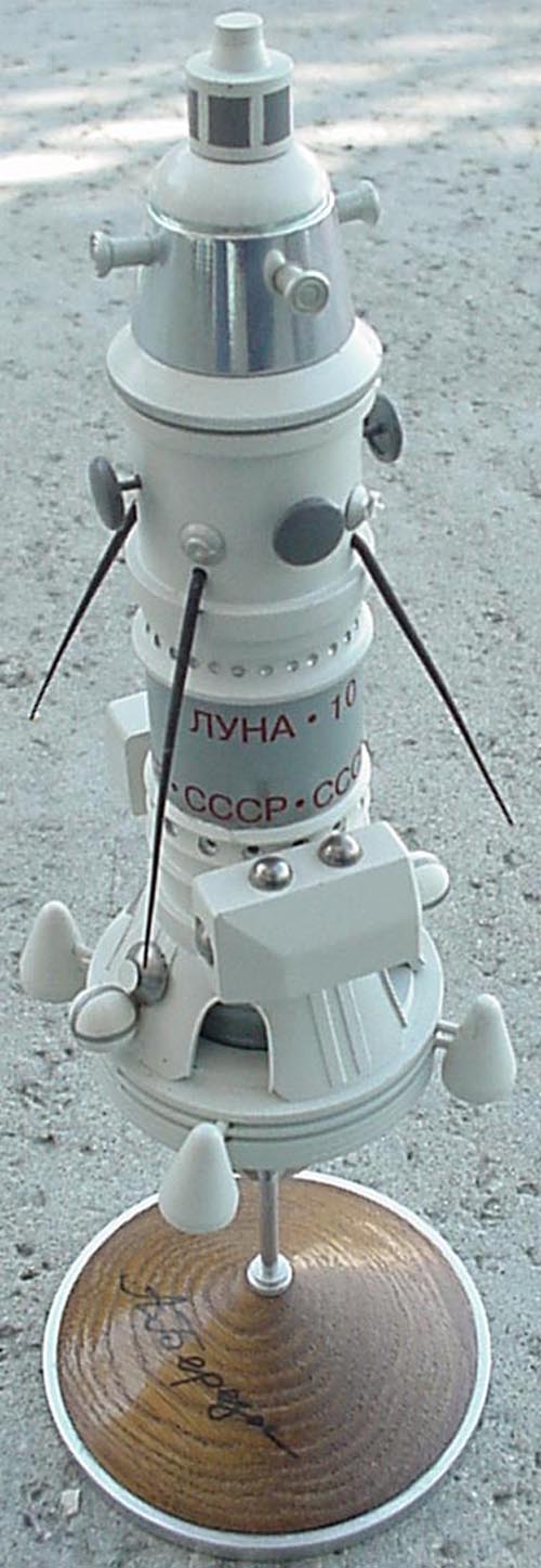  # sm180            Luna-10 model from cosmonaut A.Berezovoy 1