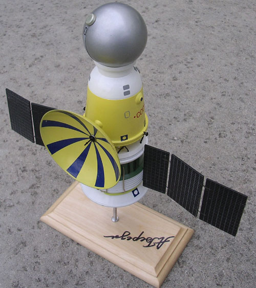  # sm217            Zond-6 circumlunar fly-by ship. 2