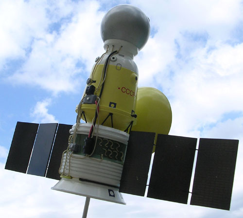  # sm217            Zond-6 circumlunar fly-by ship. 3