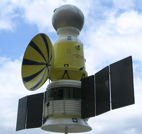  # sm217            Zond-6 circumlunar fly-by ship. 4