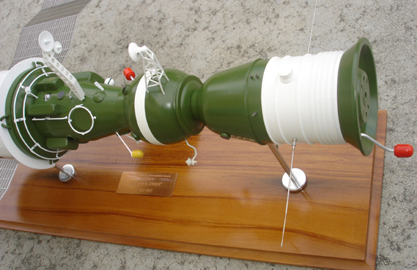  # sm007a            Additional images Salyut-6/Soyuz model 4