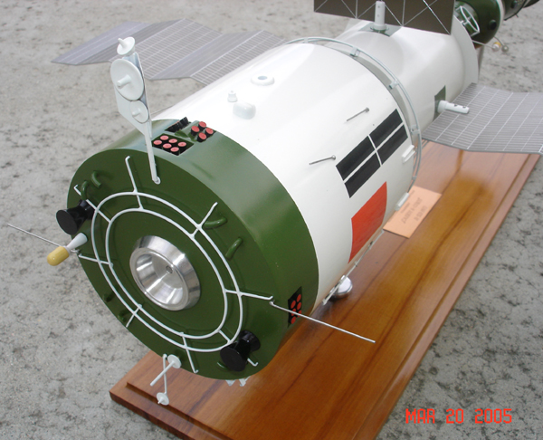  # sm007a            Additional images Salyut-6/Soyuz model 5