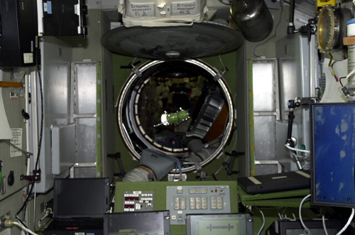  # sm011            Soyuz model flying on board ISS 3