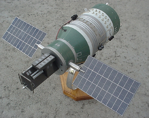  # sm492            DOC-7 Laser weapon space station model 1