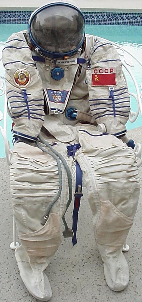  # h050           Cosmonaut Anatoliy Levchenko `Sokol` suit 1