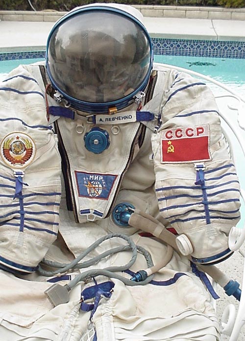  # h050           Cosmonaut Anatoliy Levchenko `Sokol` suit 3