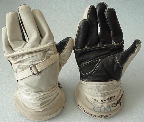  # h056           Soyuz T-3/Salyut-7 Sokol gloves of board engine 1