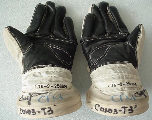  # h056           Soyuz T-3/Salyut-7 Sokol gloves of board engine 2