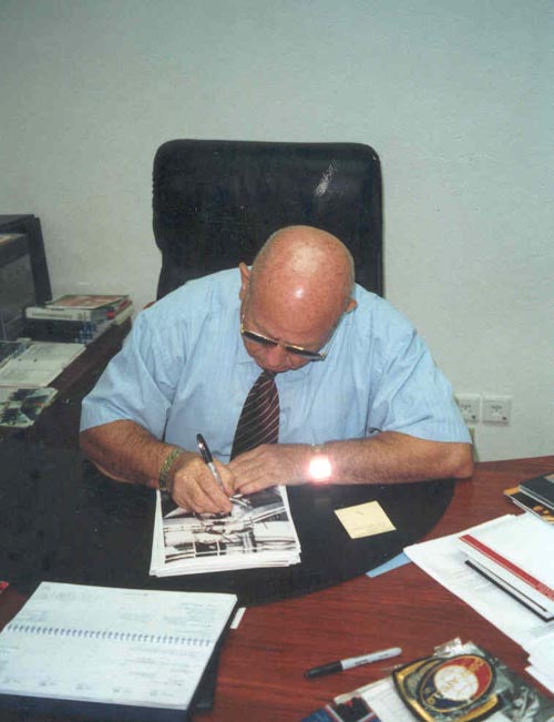  # astp300            Soyuz-Apollo 1975 patch from Leonov 2