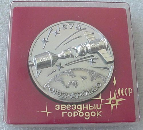  # astp199            Medal type desktop souvenir 1