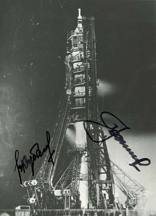  # astp965            Soyuz rocket photo signed by Soviet ASTP crew 1