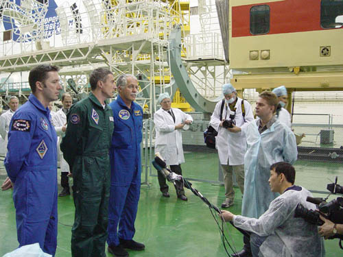  # spp097a            Soyuz TMA-6 crew patch 3