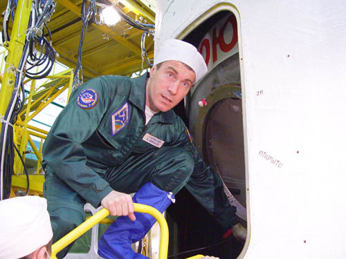  # spp097a            Soyuz TMA-6 crew patch 5
