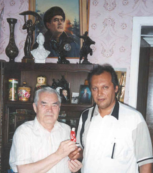  # adsk149            Vostok cosmonaut ceramic sculpture from Vostok-3 cosmonaut Nikolayev 3