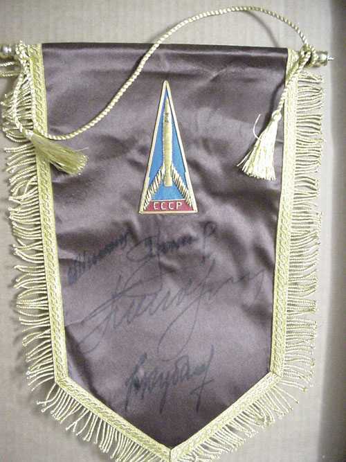  # pnt102            Pennant signed by Leonov-Kubasov and Nikolayev-Popovich 1