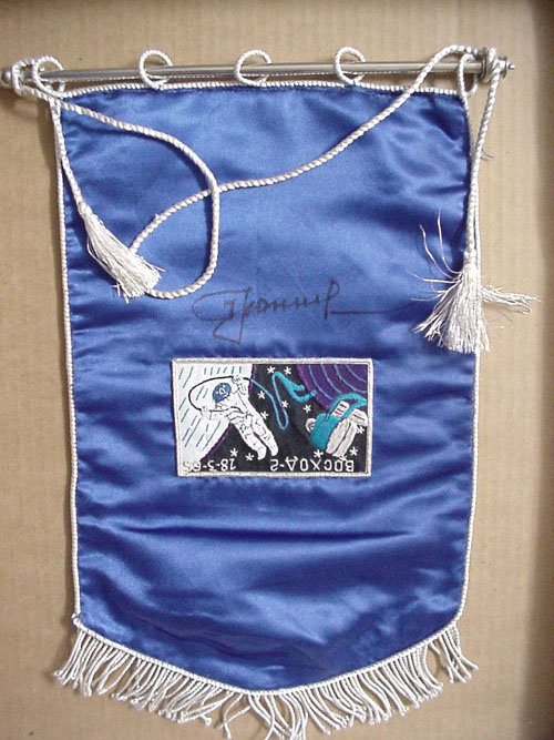  # pnt106            A.Leonov autographed Voskhod-2 pennants 3