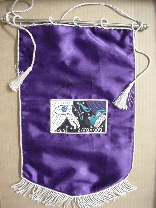  # pnt106            A.Leonov autographed Voskhod-2 pennants 4