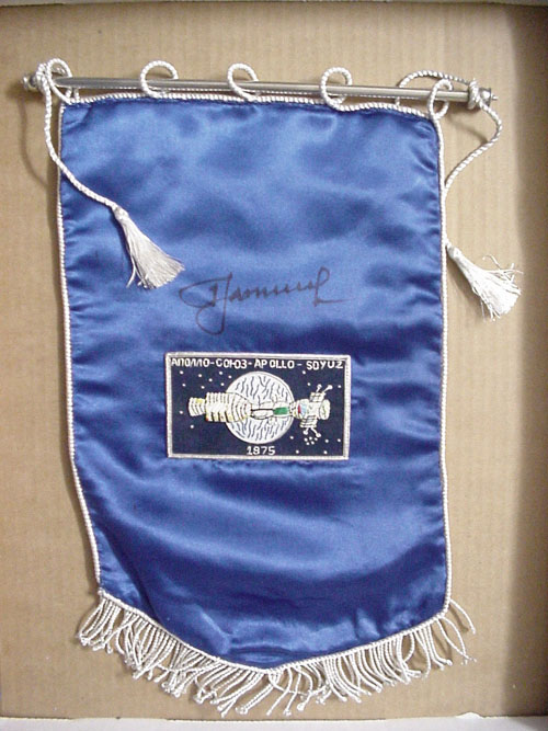  # pnt108            ASTP commemorative pennants autographed by Soviet Soyuz-19 commander A.Leonov 3