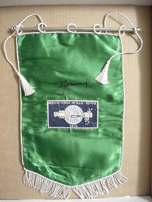  # pnt108            ASTP commemorative pennants autographed by Soviet Soyuz-19 commander A.Leonov 1