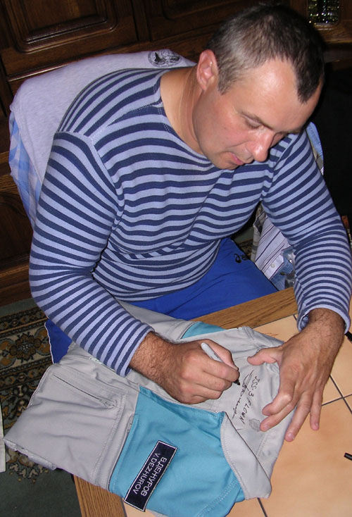  # h051a            STS-105/ISS-3/STS-108 flown suit of V.Dezhuro 1