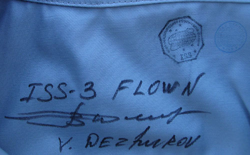  # h051a            STS-105/ISS-3/STS-108 flown suit of V.Dezhuro 4
