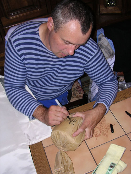  # h050a            EVA-1 ISS-3 Orlan-M gloves of Dezhurov 5