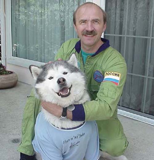  # h068            Personal items of cosmonaut Alexander Poleschu 4