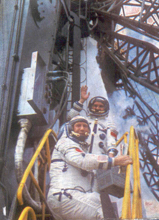  # cb171            USSR Cosmonauts book from library of V.Lyakhov (signed by 6) 1