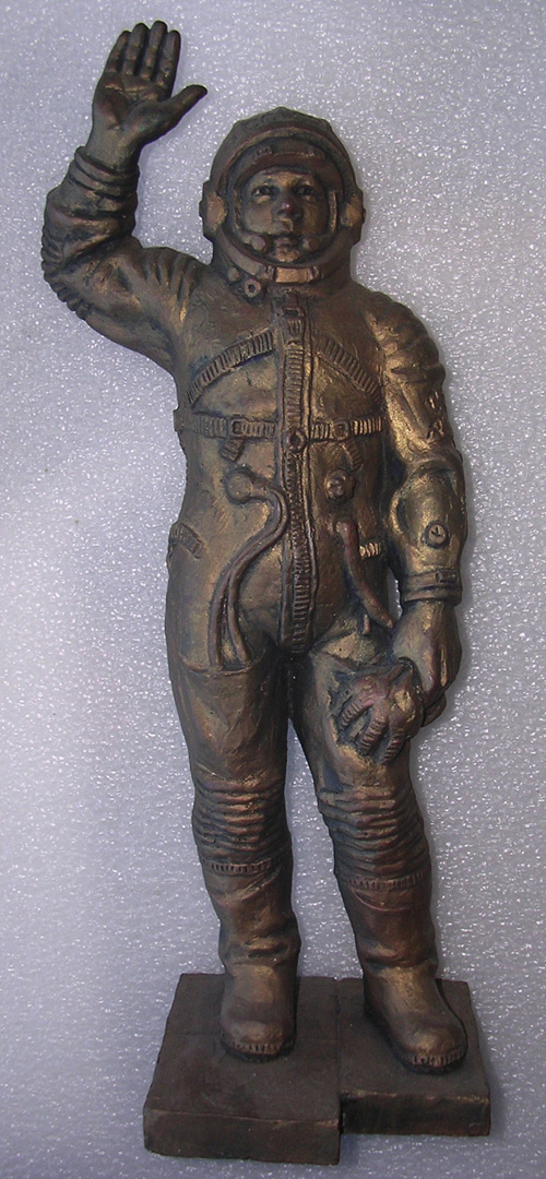  # sscp099            Statue of a Cosmonaut 1