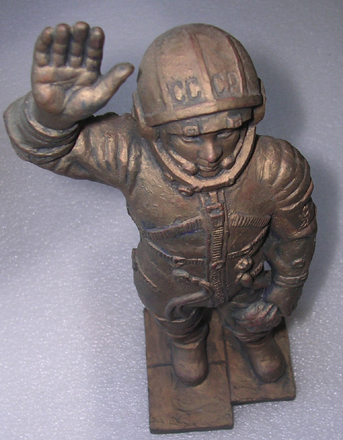  # sscp099            Statue of a Cosmonaut 3